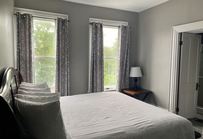 Captain Wohlt Inn Bed & Breakfast