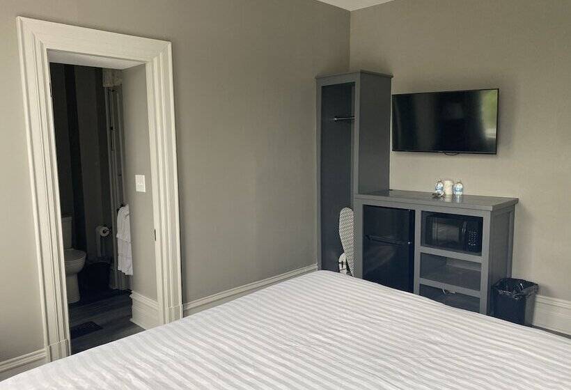 Captain Wohlt Inn Bed & Breakfast