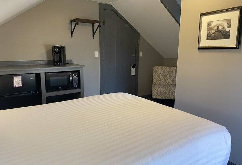 Captain Wohlt Inn Bed & Breakfast