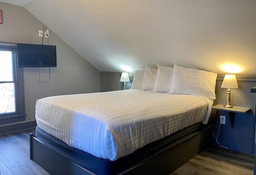 Captain Wohlt Inn Bed & Breakfast