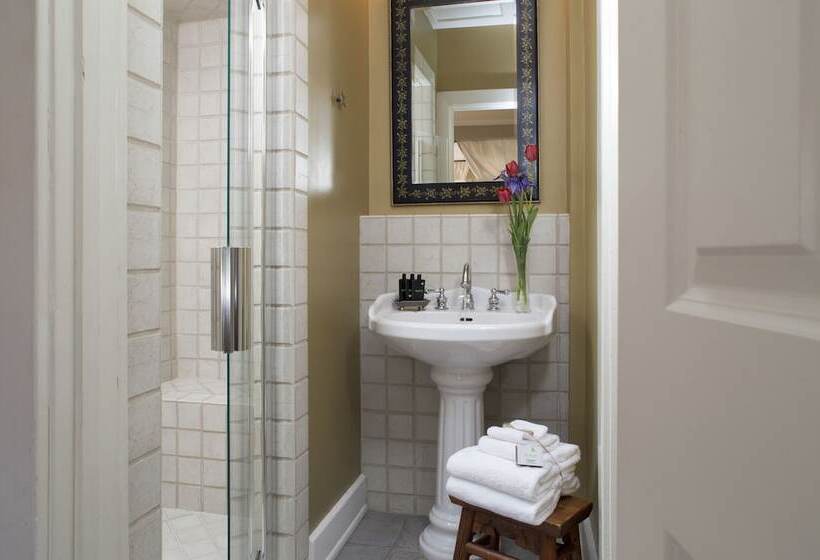 تختخواب و صبحانه Fife And Drum Inn