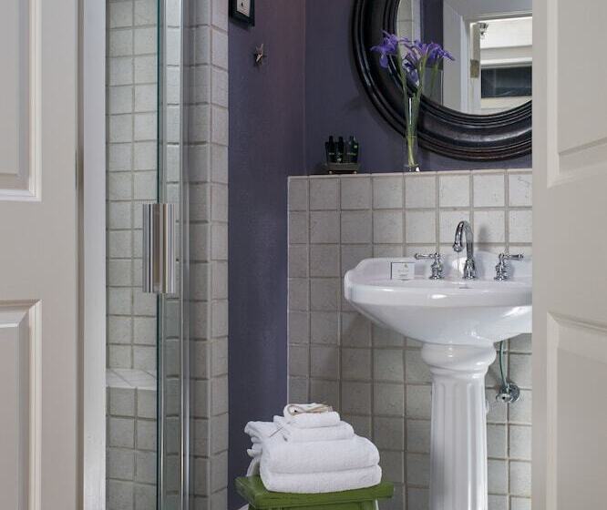 تختخواب و صبحانه Fife And Drum Inn