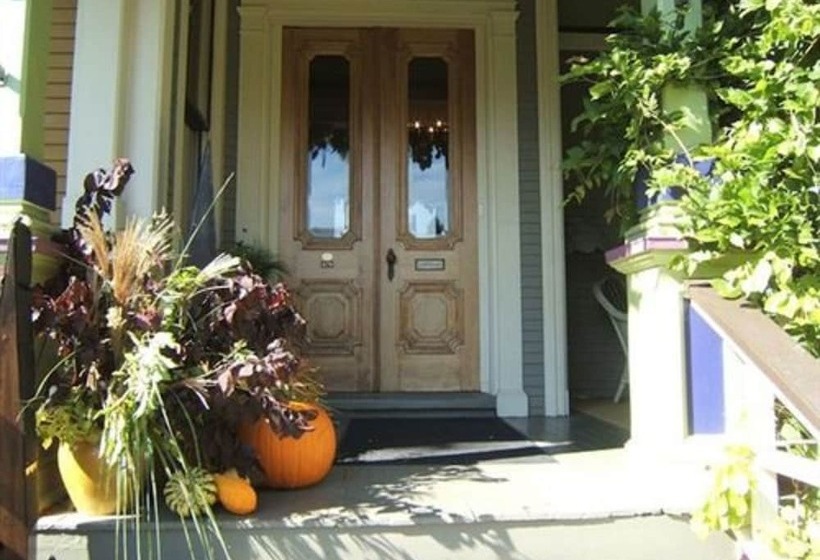 Boyden House Inn B&b