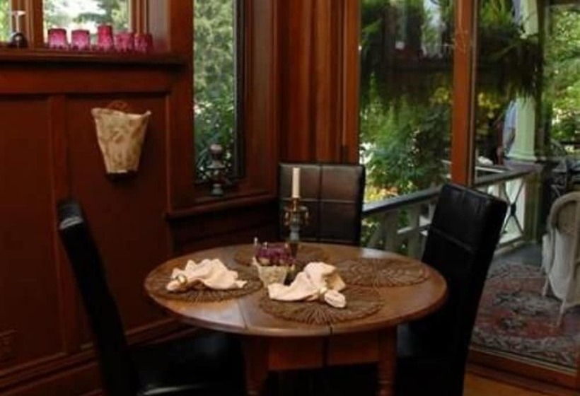 Boyden House Inn B&b