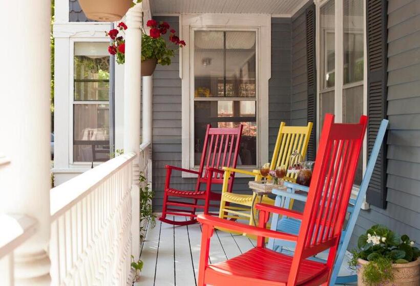 Brewster House Bed & Breakfast