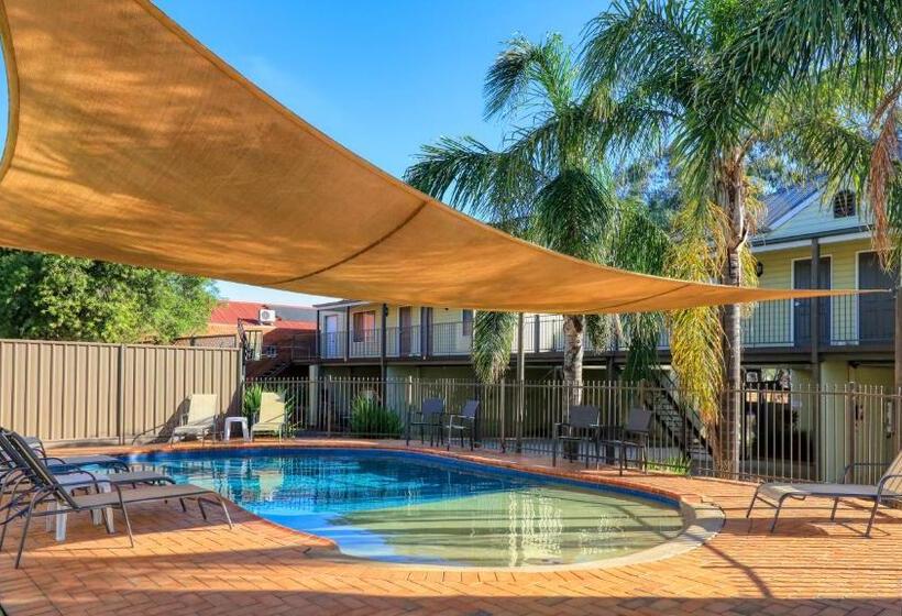 Bridges On Meninya Motel & Apartments