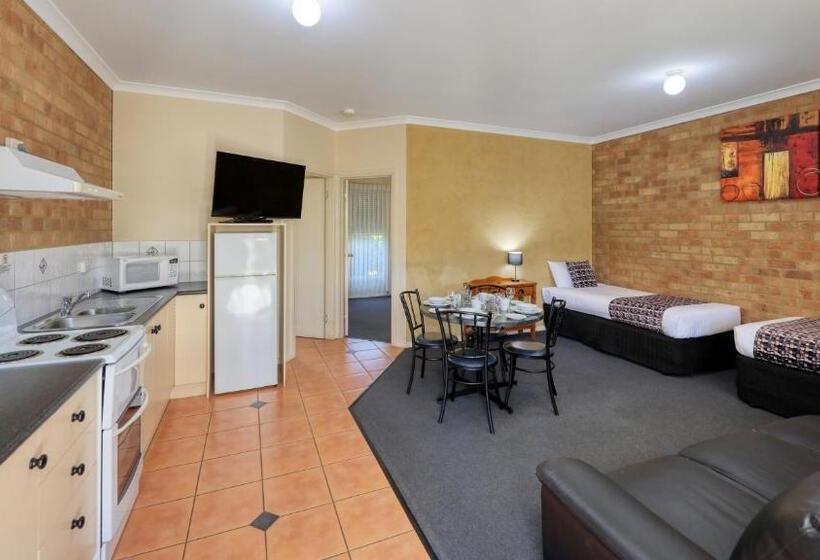 Bridges On Meninya Motel & Apartments