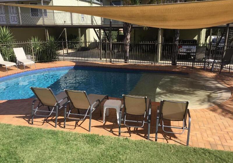 Bridges On Meninya Motel & Apartments