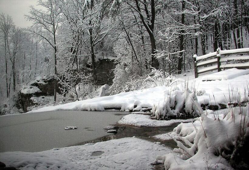 Garden Inn Bed & Breakfast At Bee Rock