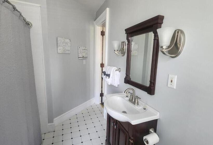 Greystone Manor Bed & Breakfast