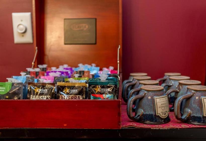 Holladay House Bed And Breakfast