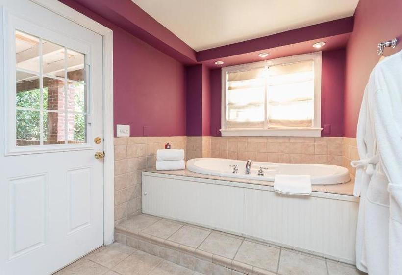 Holladay House Bed And Breakfast