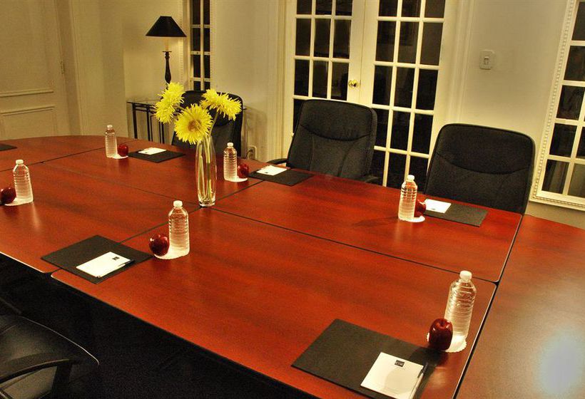 فندق Ambassador Sudbury