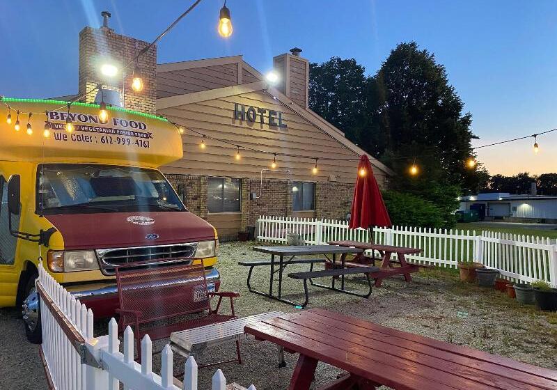 בית מלון כפרי America S Stay Inn Stewartville