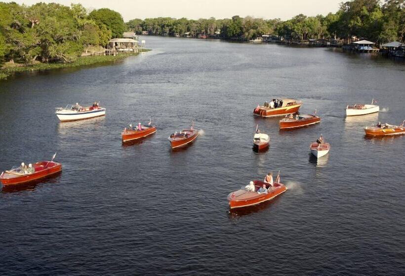 فندق Big River Marina & Lodge