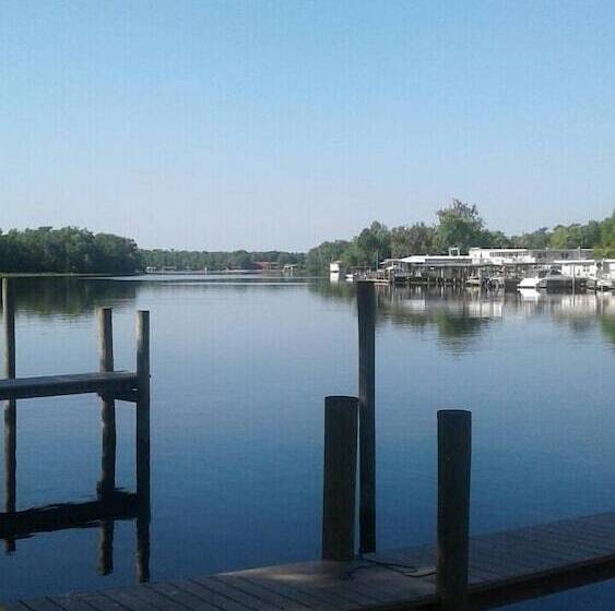 فندق Big River Marina & Lodge