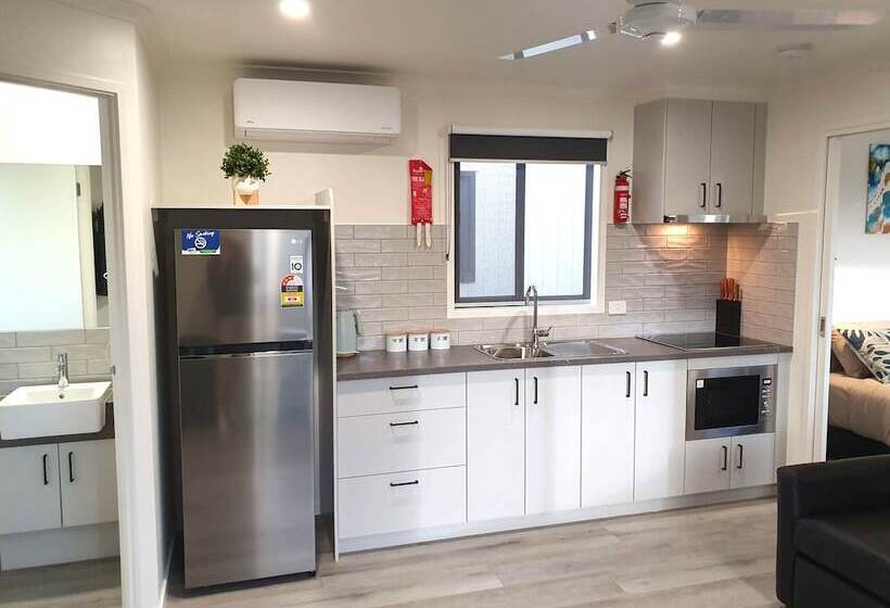 Отель Big4 Whiters Holiday Village