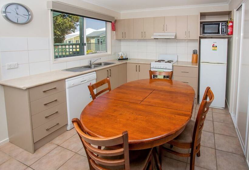 Отель Big4 Whiters Holiday Village