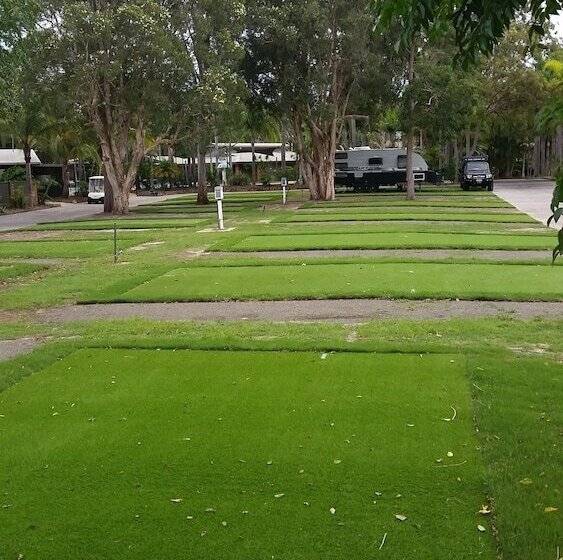 בית מלון כפרי Nrma Blue Dolphin Yamba Holiday Resort