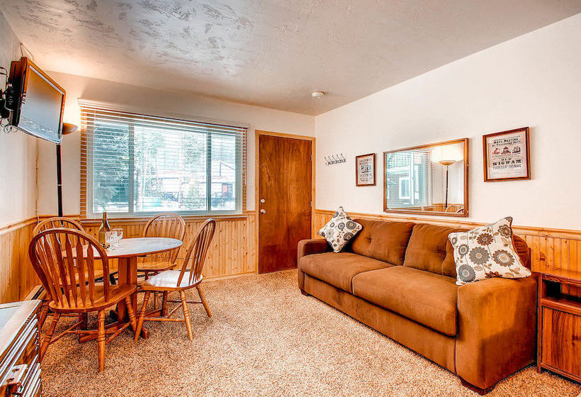 בית מלון כפרי Park Meadows Lodge