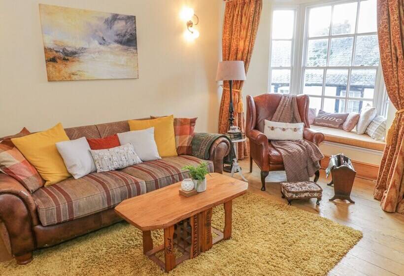 فندق Castle Apartment