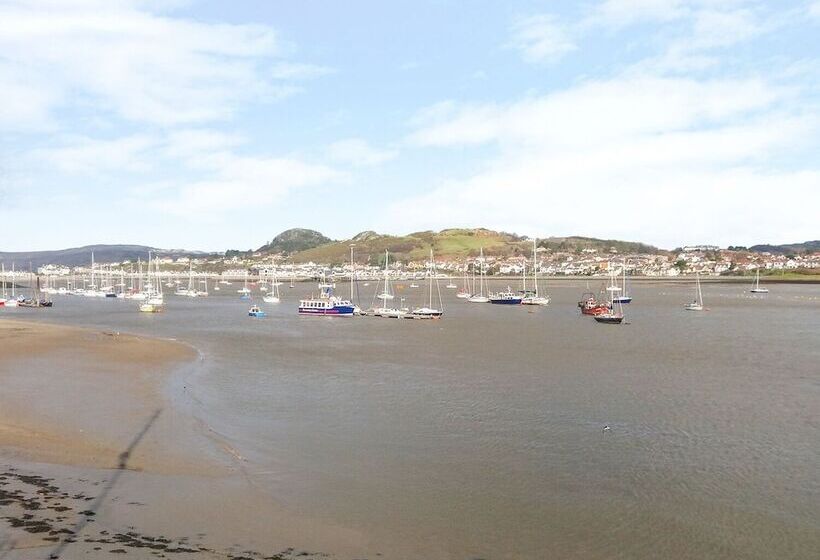 فندق Castle Apartment