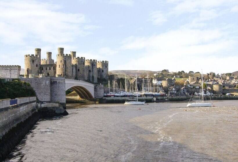 فندق Castle Apartment
