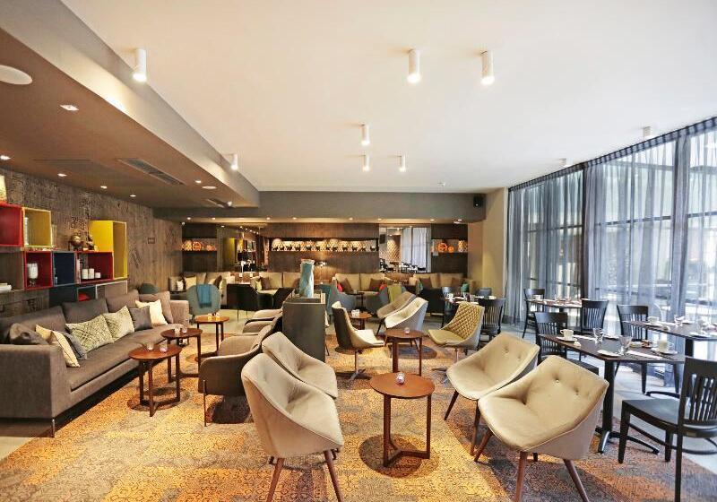 هتل Cumbres Lastarria