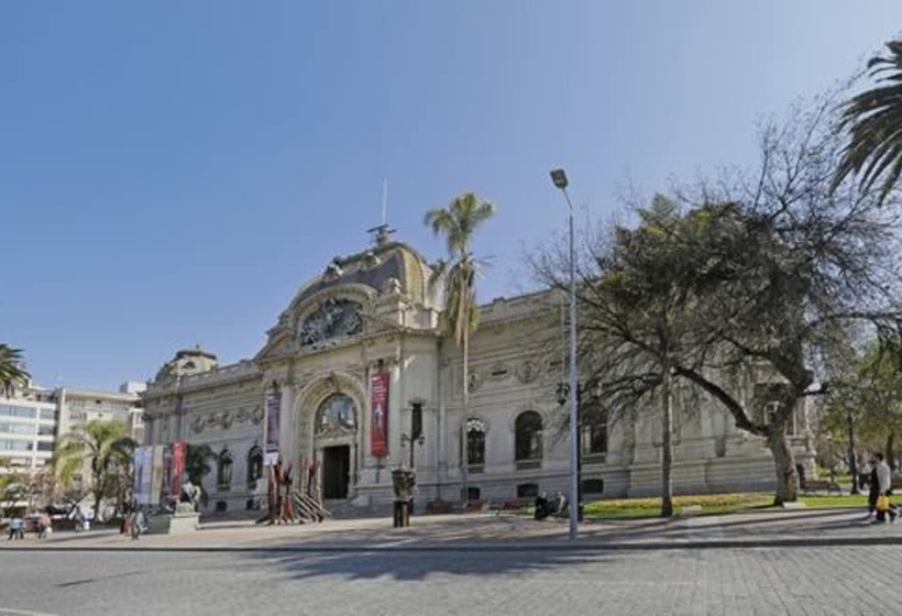 هتل Cumbres Lastarria