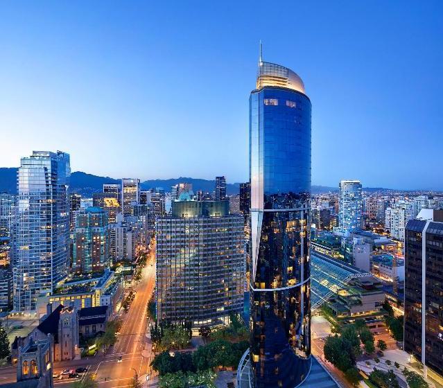 Отель Embarc Vancouver