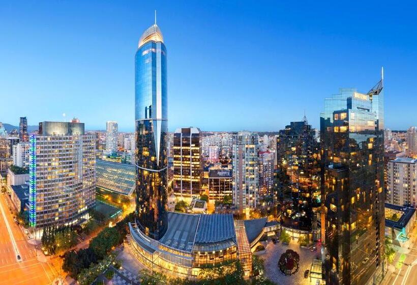 Отель Embarc Vancouver