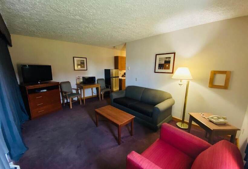 Отель Fleetwood Inn & Suites