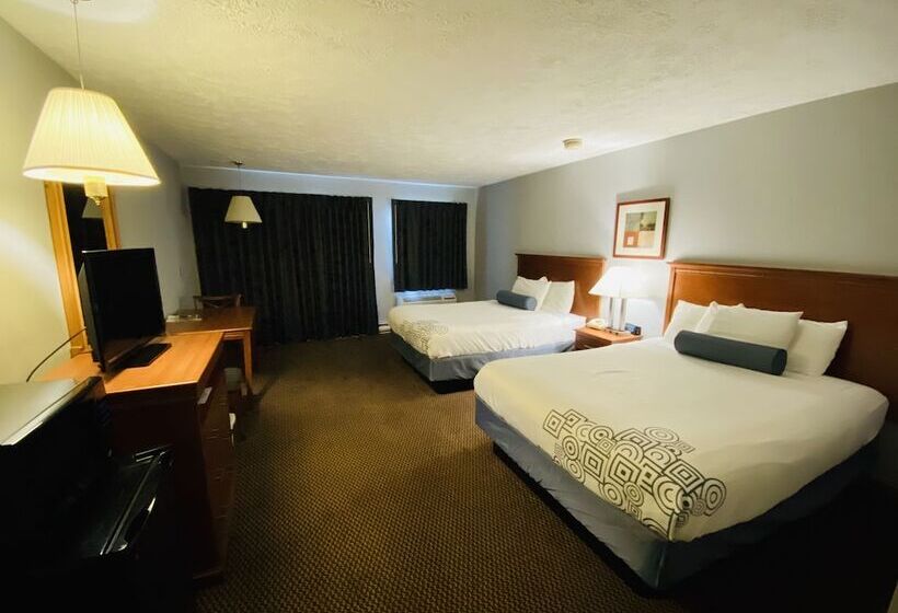 Отель Fleetwood Inn & Suites