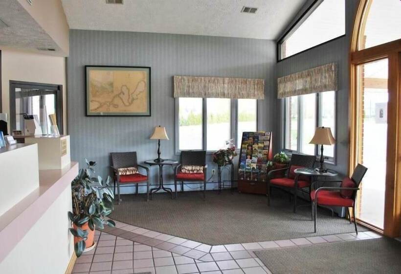 Отель Fleetwood Inn & Suites