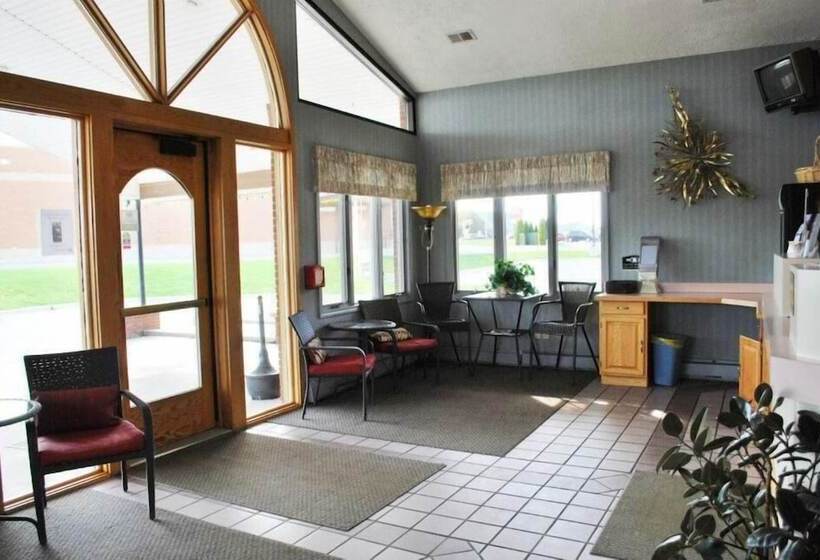 Отель Fleetwood Inn & Suites