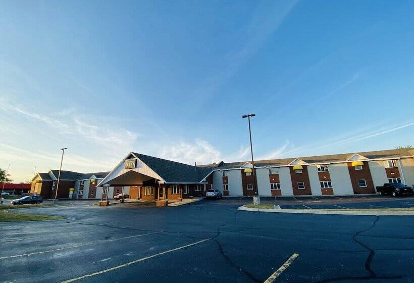 Отель Fleetwood Inn & Suites