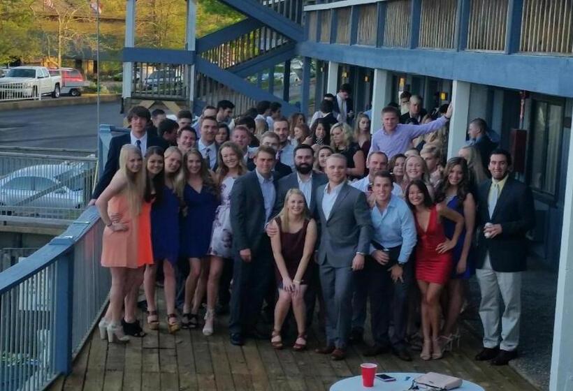 فندق Hawk's Nest Lodge