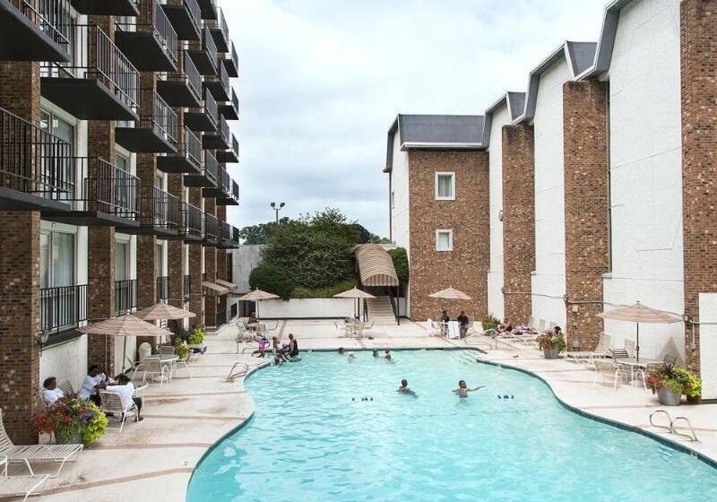 فندق Hawthorne Inn & Conference Center