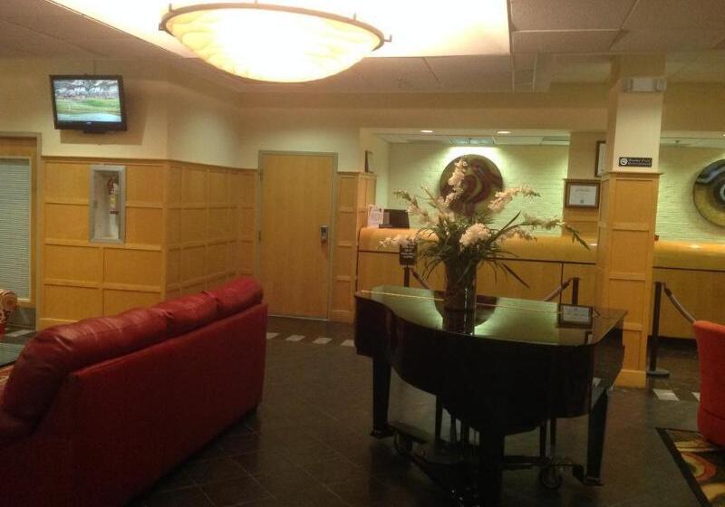 فندق Hawthorne Inn & Conference Center