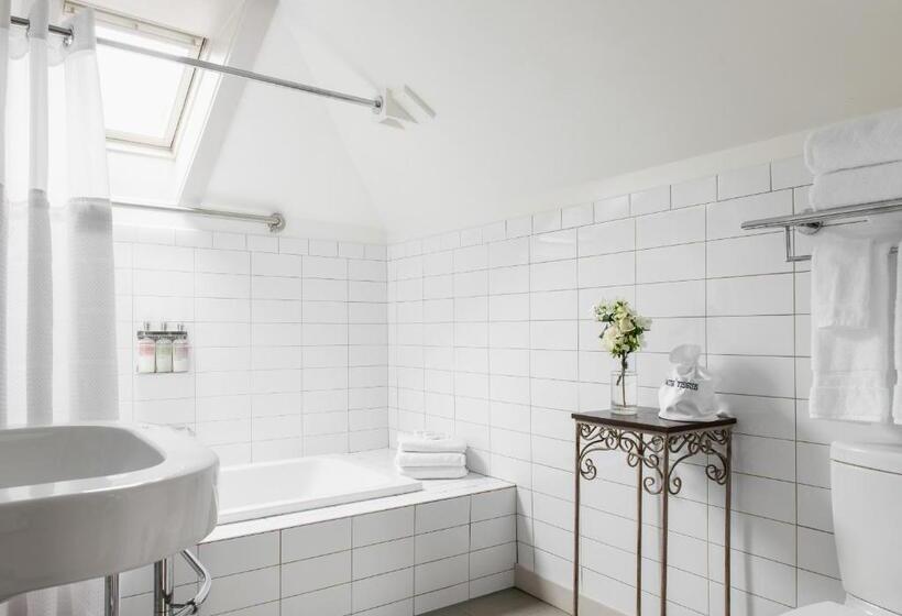 ホテル Oakhurst Inn At The University