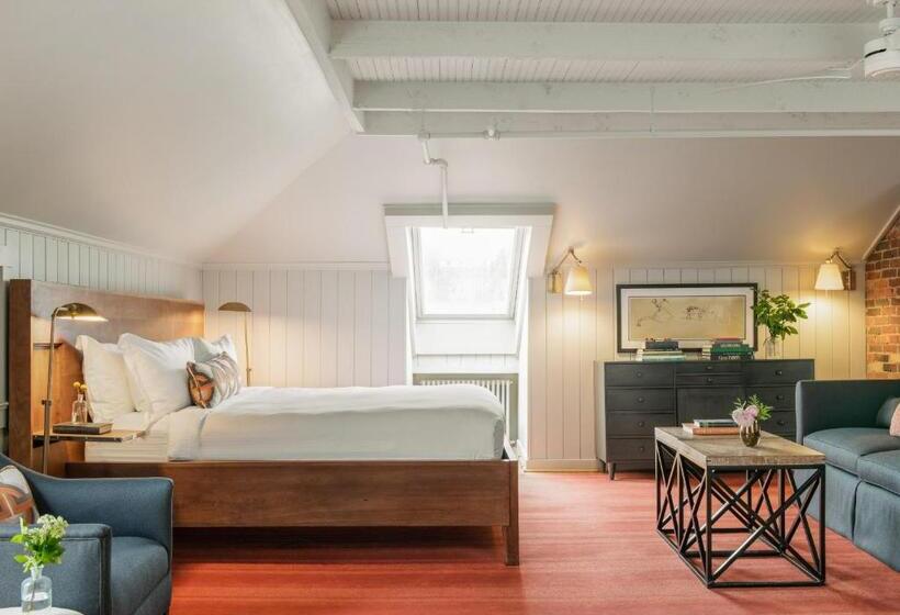 ホテル Oakhurst Inn At The University