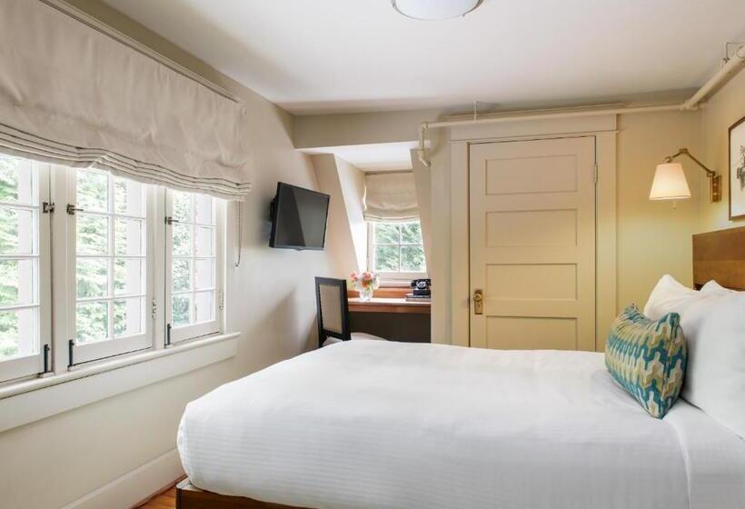 ホテル Oakhurst Inn At The University