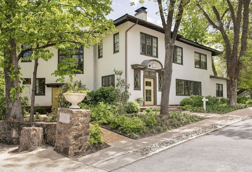 ホテル Oakhurst Inn At The University