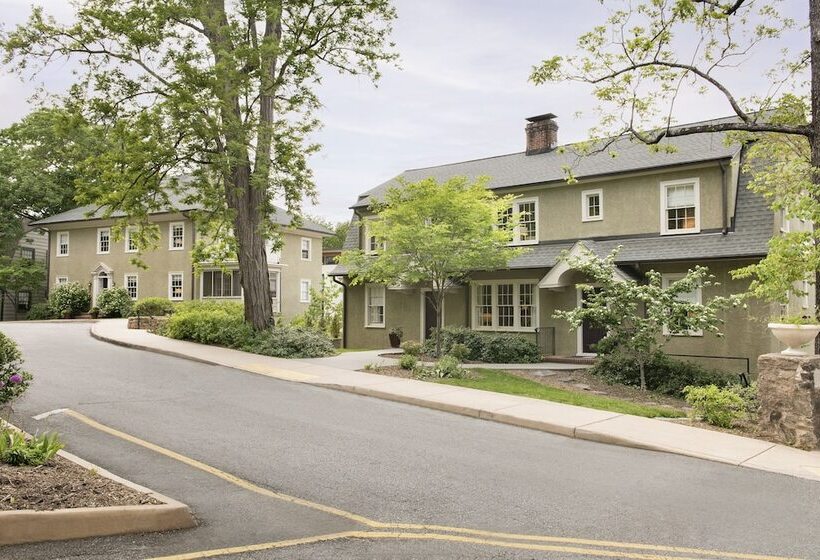 ホテル Oakhurst Inn At The University