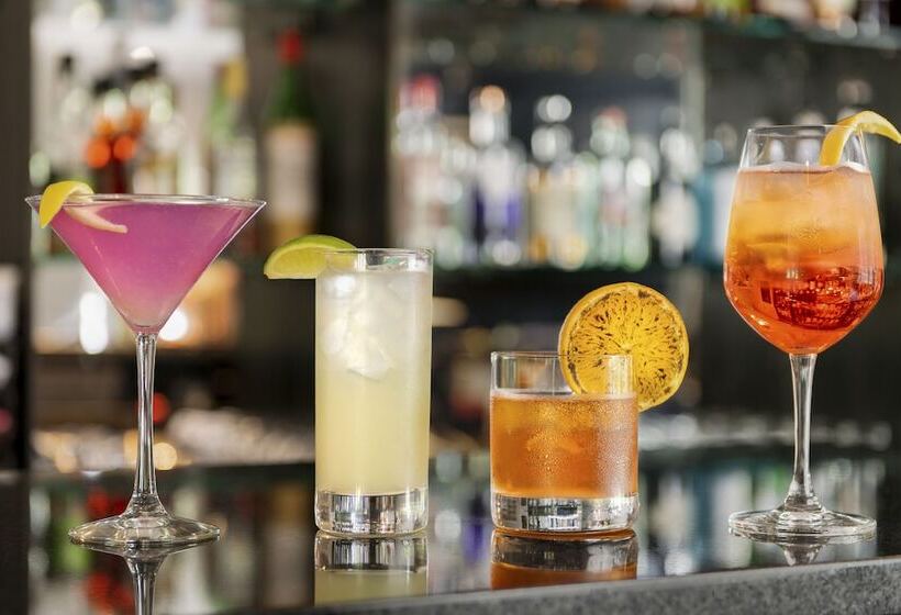 ホテル Oakhurst Inn At The University