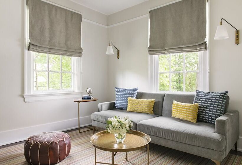 هتل Oakhurst Inn At The University