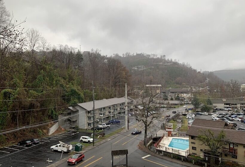 בית מלון כפרי Olde Gatlinburg Rentals
