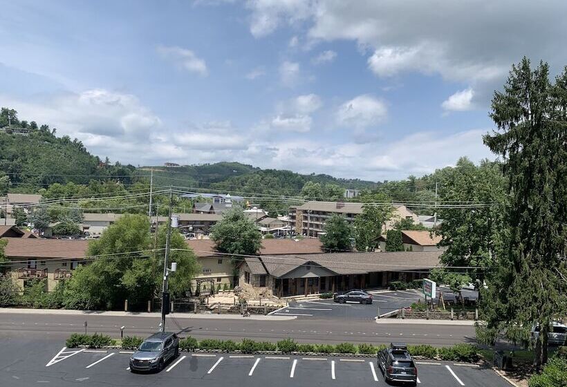 בית מלון כפרי Olde Gatlinburg Rentals