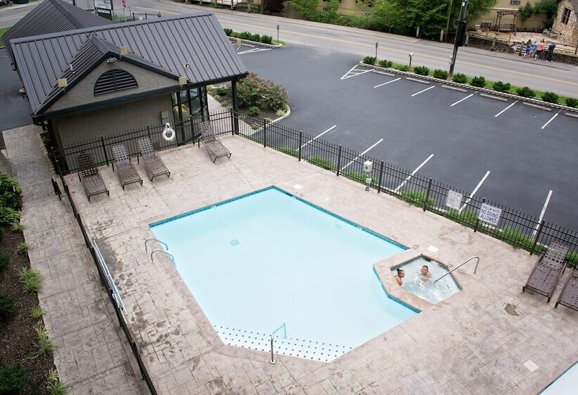 בית מלון כפרי Olde Gatlinburg Rentals