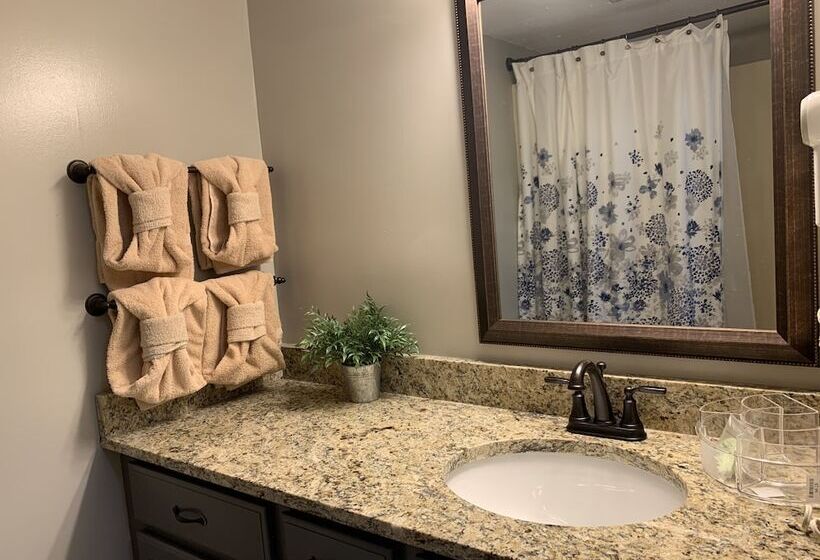 בית מלון כפרי Olde Gatlinburg Rentals